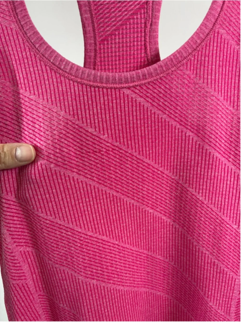 Lululemon Run Swiftly Tech Racerback in Heathered Jewelled Magenta Size 2